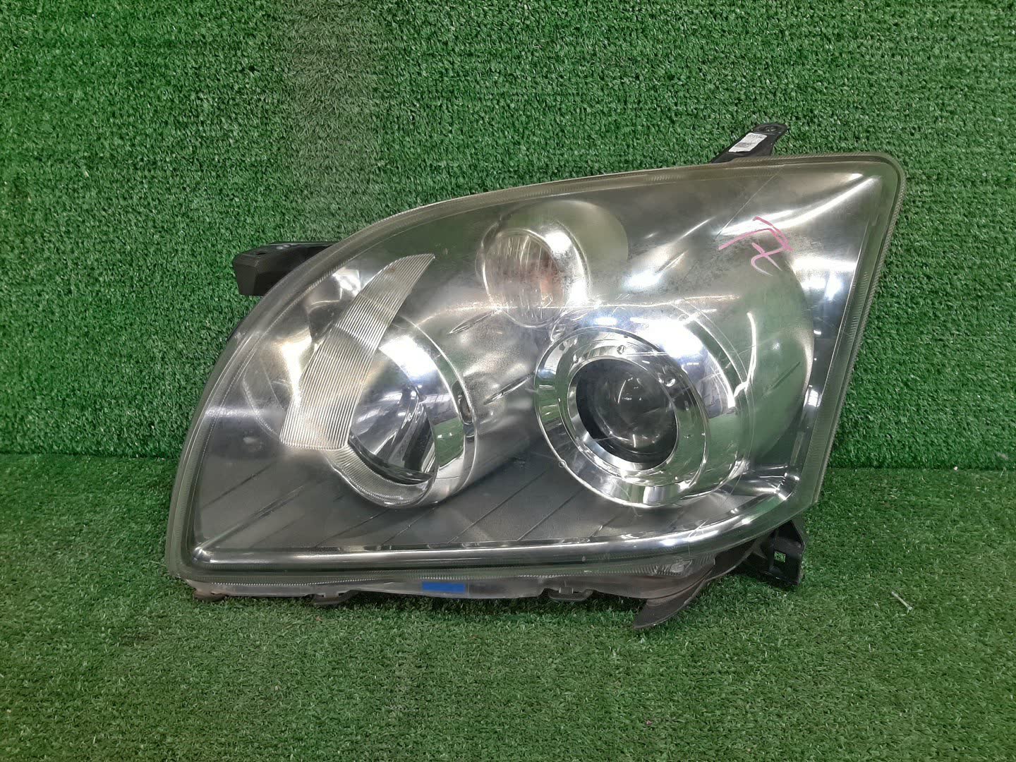 Фара левая передняя TOYOTA AVENSIS ZZT251, AZT250, AZT255, AZT251 1 ракурс