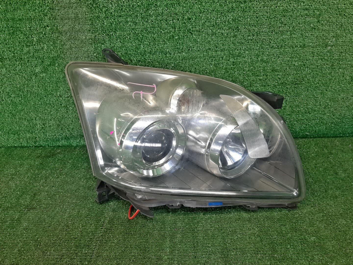 Фара правая передняя TOYOTA AVENSIS ZZT251, AZT250, AZT255, AZT251 1 ракурс