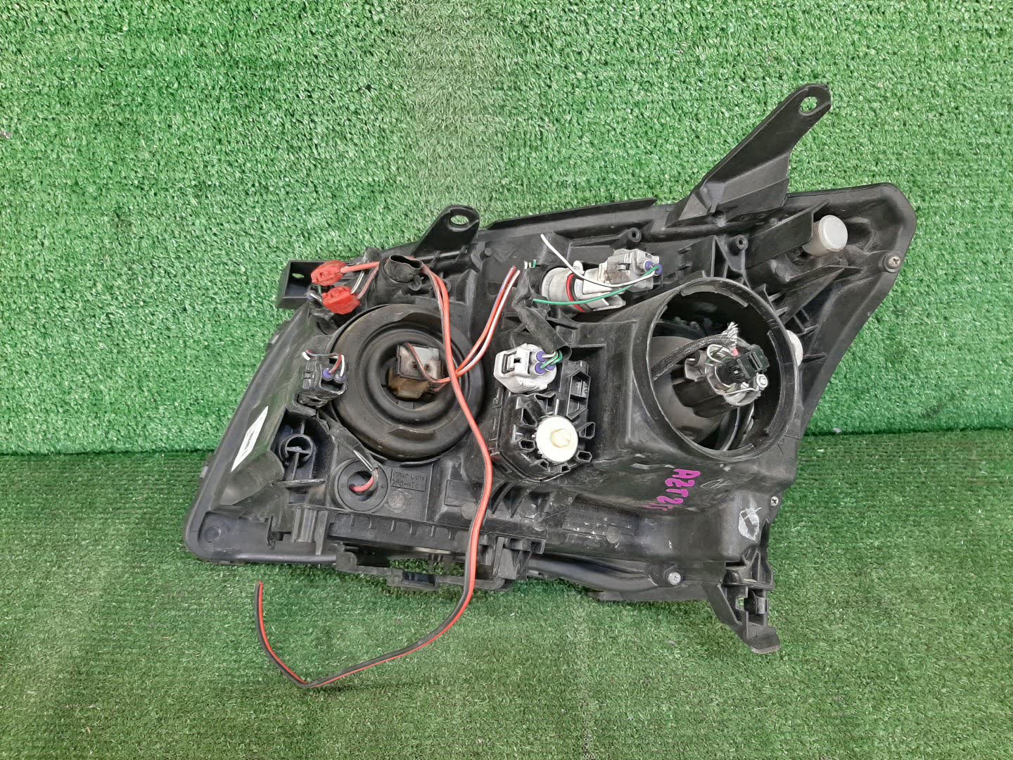 Фара правая передняя TOYOTA AVENSIS ZZT251, AZT250, AZT255, AZT251 3 ракурс