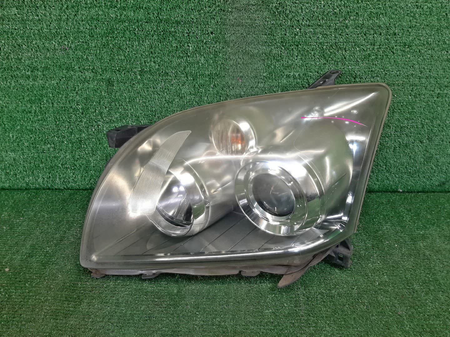 Фара левая передняя TOYOTA AVENSIS ZZT251, AZT250, AZT255, AZT251 1 ракурс