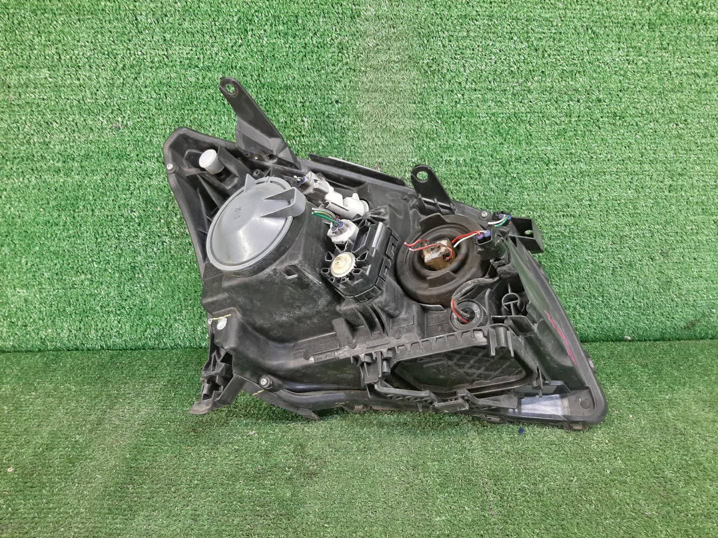 Фара левая передняя TOYOTA AVENSIS ZZT251, AZT250, AZT255, AZT251 3 ракурс