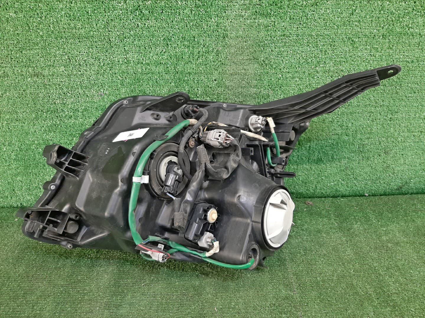 Фара правая передняя TOYOTA VOXY ZRR75W, ZRR70W, ZRR75G, ZRR70G 2 ракурс Фара правая передняя TOYOTA VOXY ZRR75W, ZRR70W, ZRR75G, ZRR70G 2 ракурс