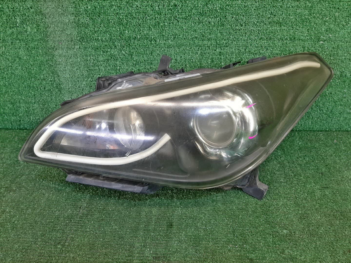 Фара левая передняя NISSAN FUGA Y51 1 ракурс