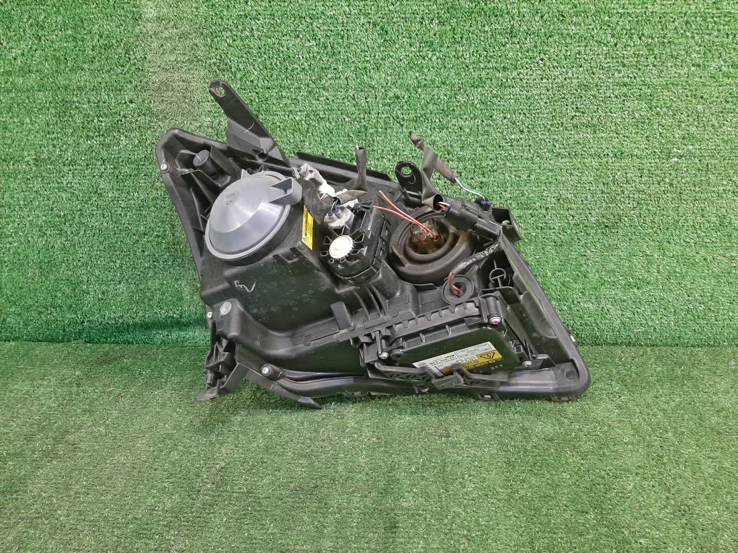 Фара левая передняя TOYOTA AVENSIS ZZT251, AZT250, AZT255, AZT251 3 ракурс