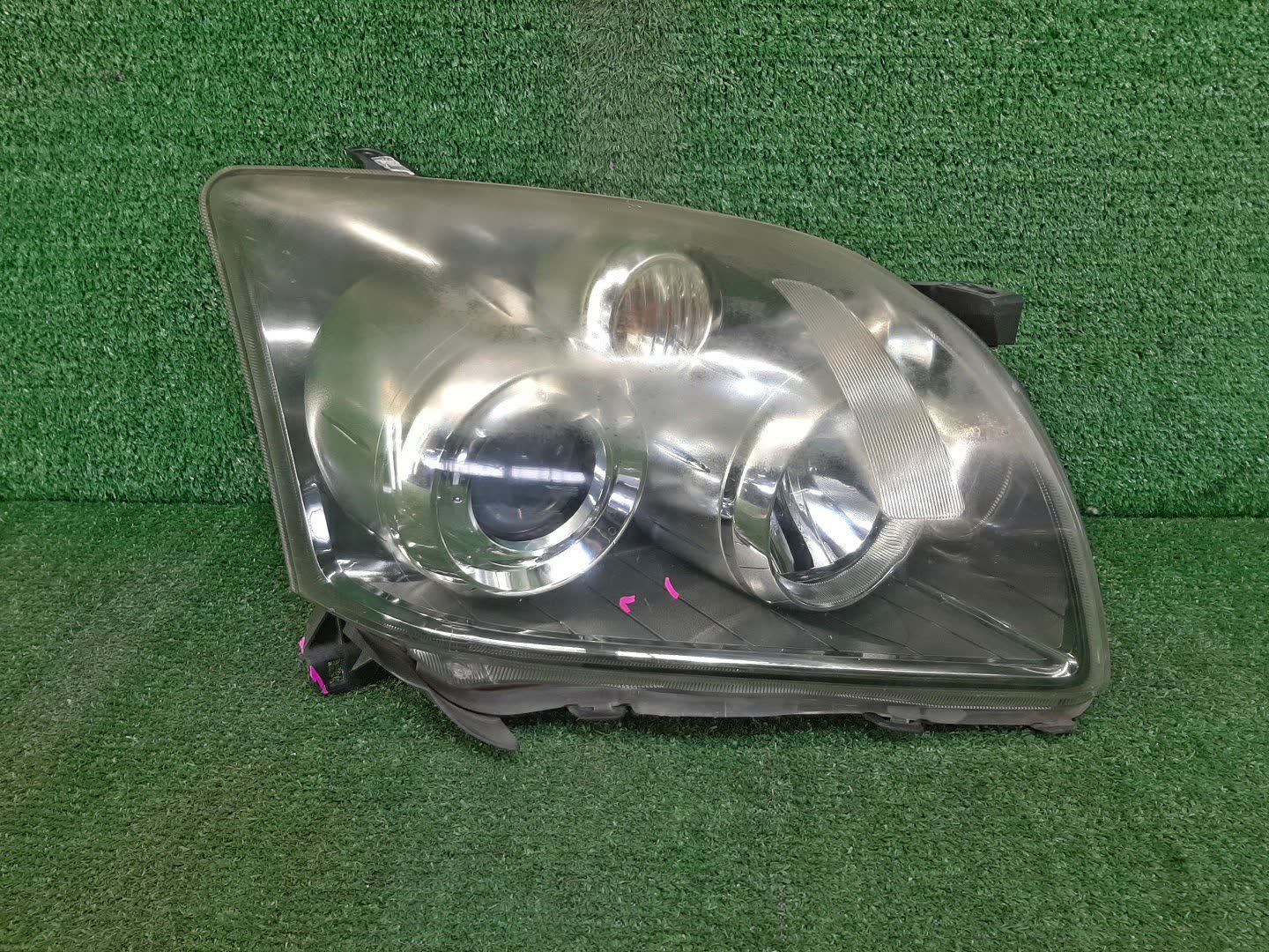 Фара правая передняя TOYOTA AVENSIS ZZT251, AZT250, AZT255, AZT251 1 ракурс