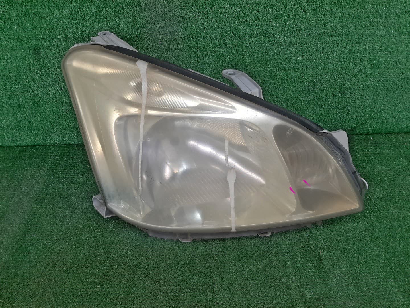Фара правая передняя TOYOTA PREMIO ZZT240, NZT240, AZT240, ZZT245 1 ракурс