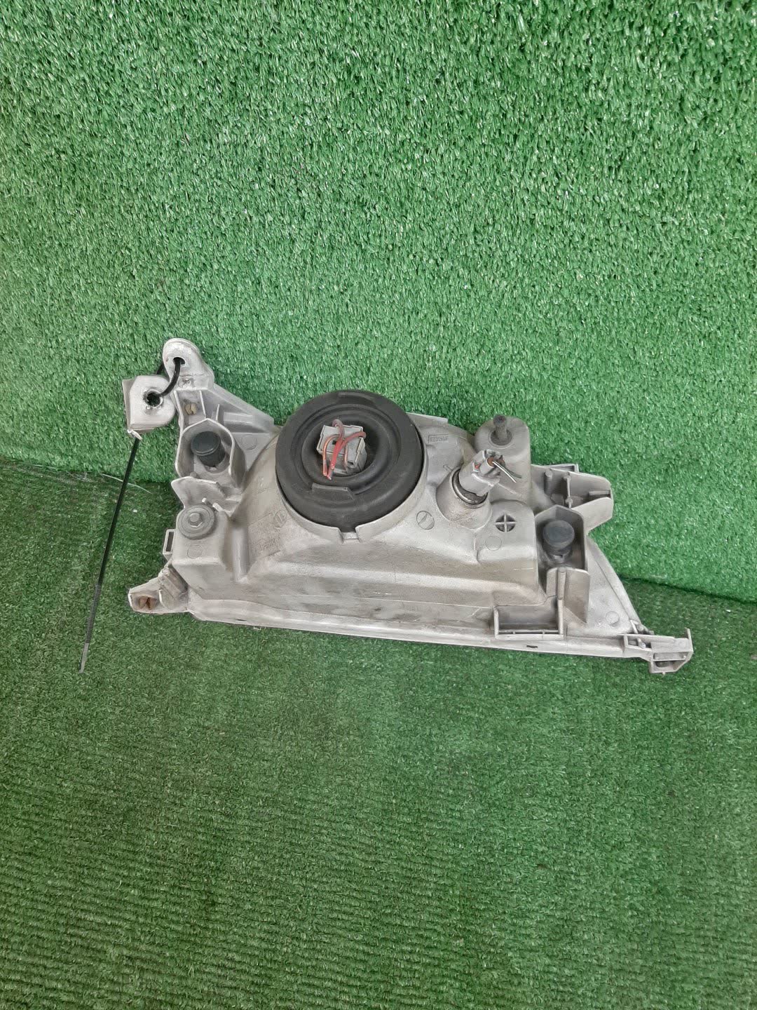 Фара левая передняя TOYOTA CORONA PREMIO CT211, ST210, AT210, AT211, ST215, CT210, CT215 3 ракурс
