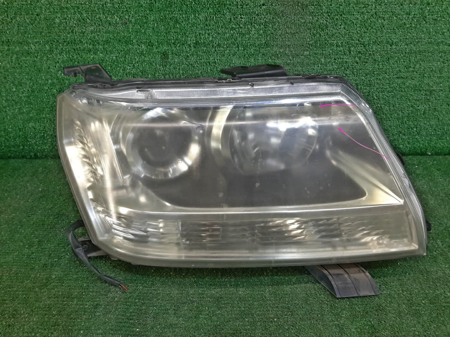 Фара правая передняя SUZUKI ESCUDO, GRAND VITARA TDB4W, TD94W, TD54W, TDA4W, TDB4, TE94, TD54, JT 1 ракурс
