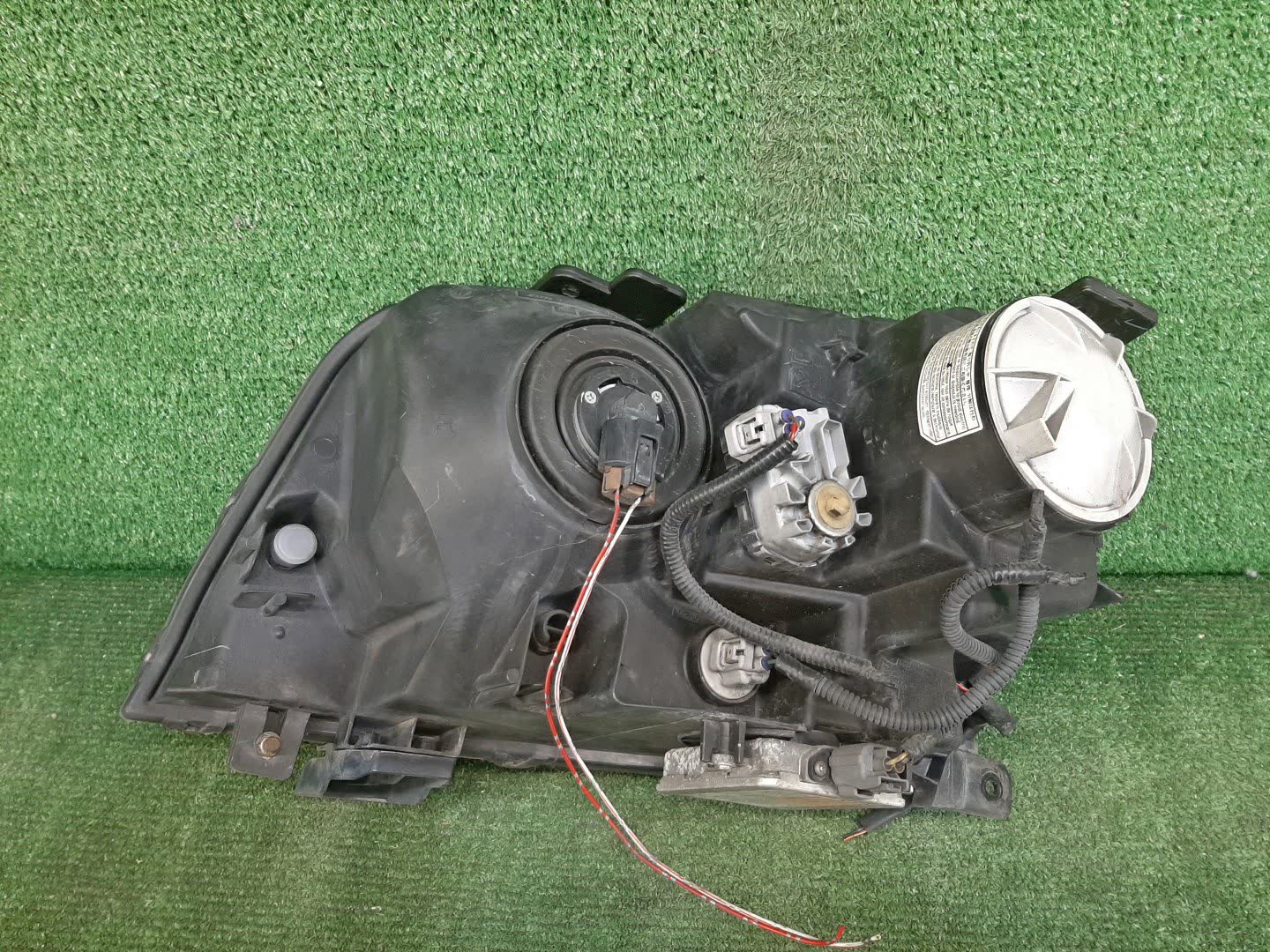 Фара правая передняя SUZUKI ESCUDO, GRAND VITARA TDB4W, TD94W, TD54W, TDA4W, TDB4, TE94, TD54, JT 3 ракурс