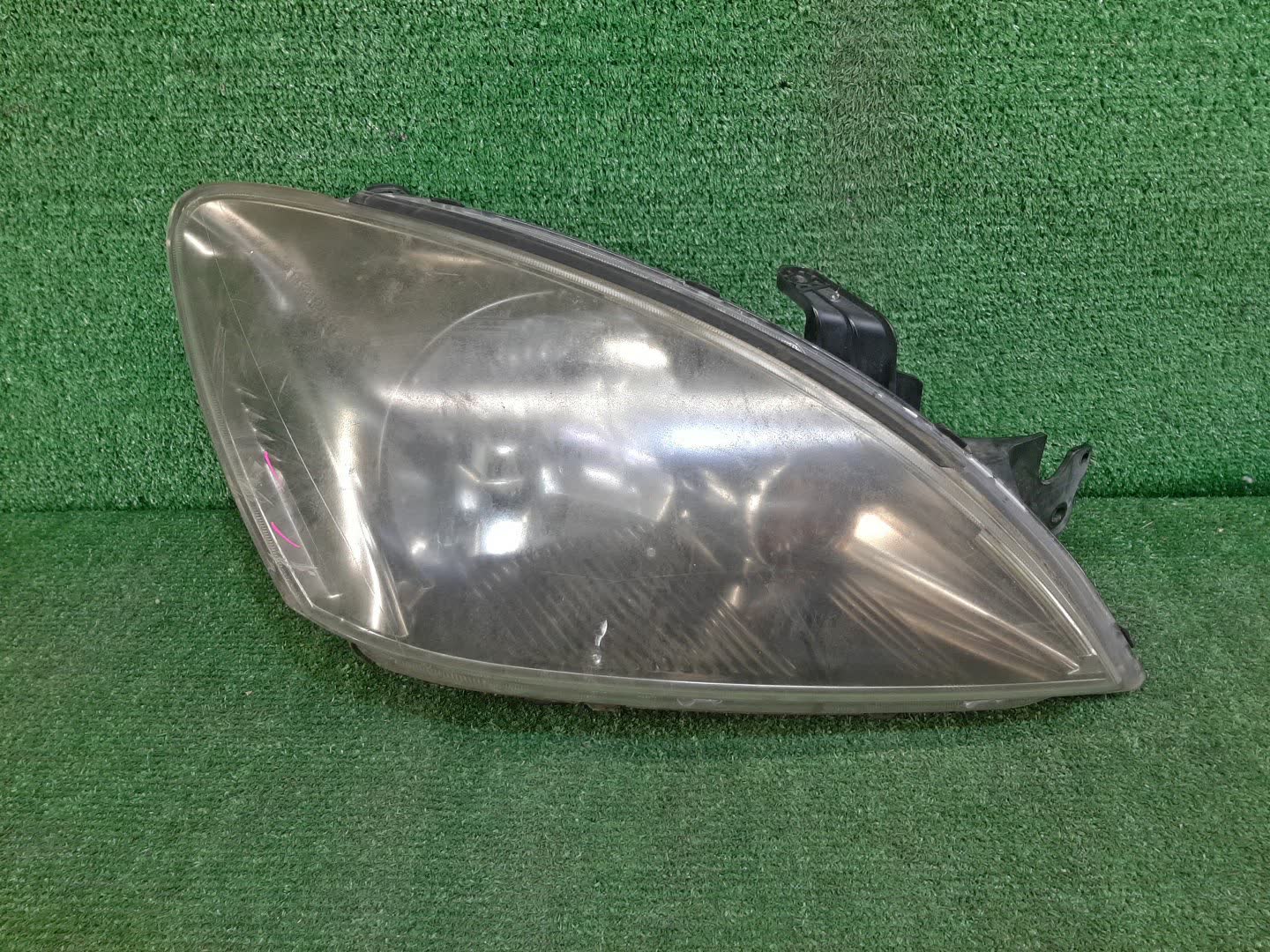 Фара правая передняя MITSUBISHI LANCER CEDIA, LANCER CS3W, CS9W, CS9A, CS1A, CS2A, CS2W, CS5W, CS5A, CS3A, CS6A, CS2V 1 ракурс