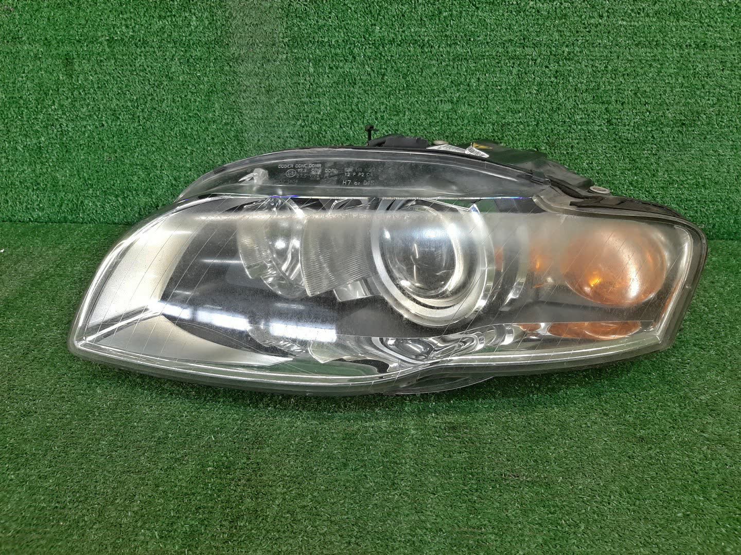 Фара левая передняя AUDI A4 8ED, 8E, 8HE, 8H7, 8E5, 8EC, B7, B6 8E0941003AT 1 ракурс