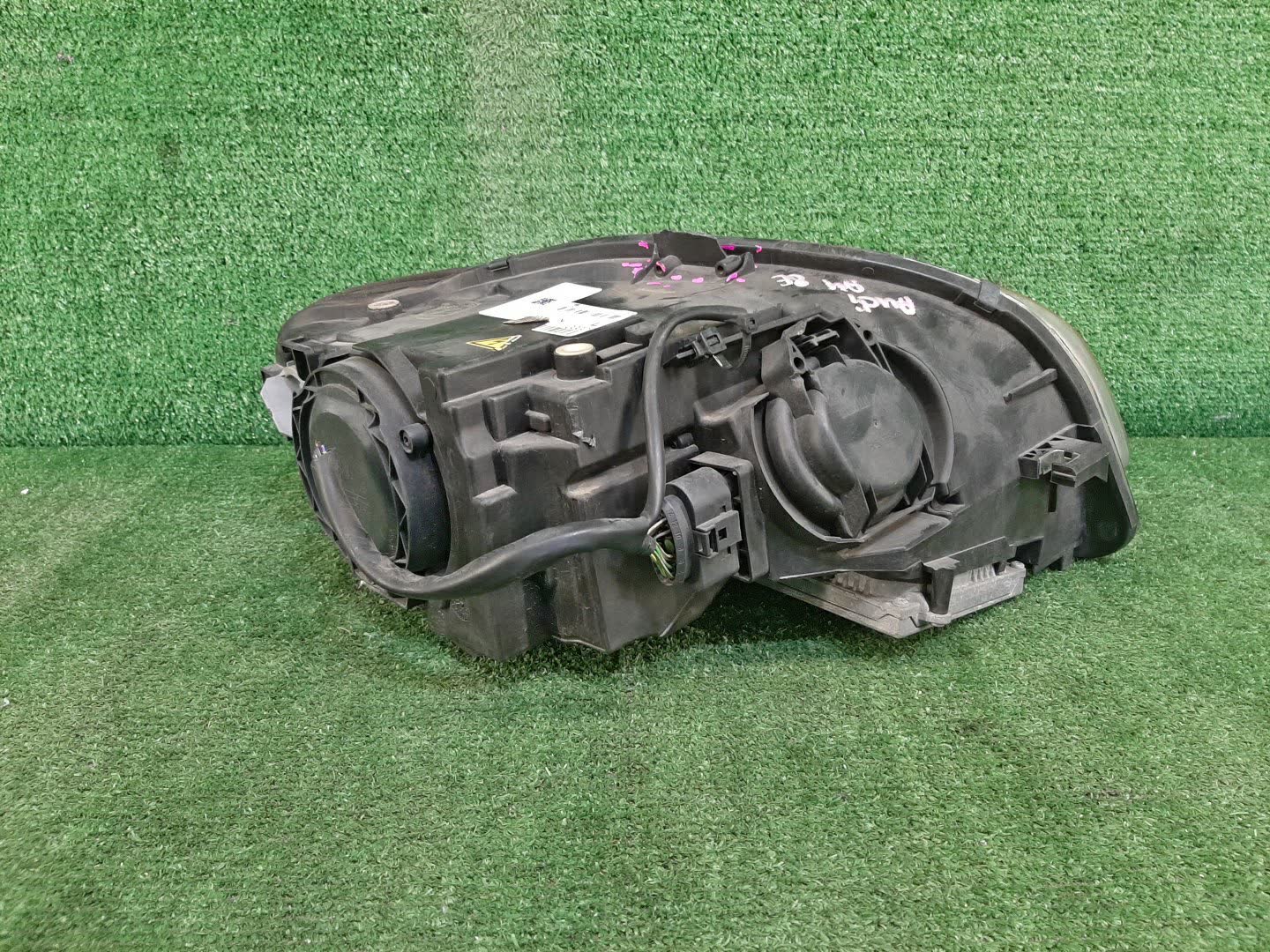 Фара левая передняя AUDI A4 8ED, 8E, 8HE, 8H7, 8E5, 8EC, B7, B6 8E0941003AT 3 ракурс