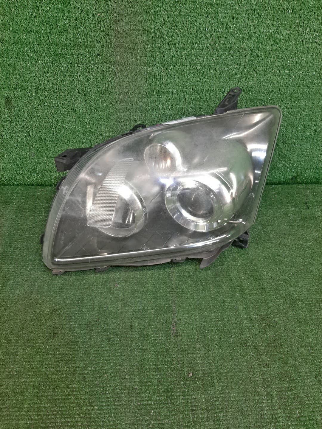 Фара левая передняя TOYOTA AVENSIS ZZT251, AZT250, AZT255, AZT251 1 ракурс
