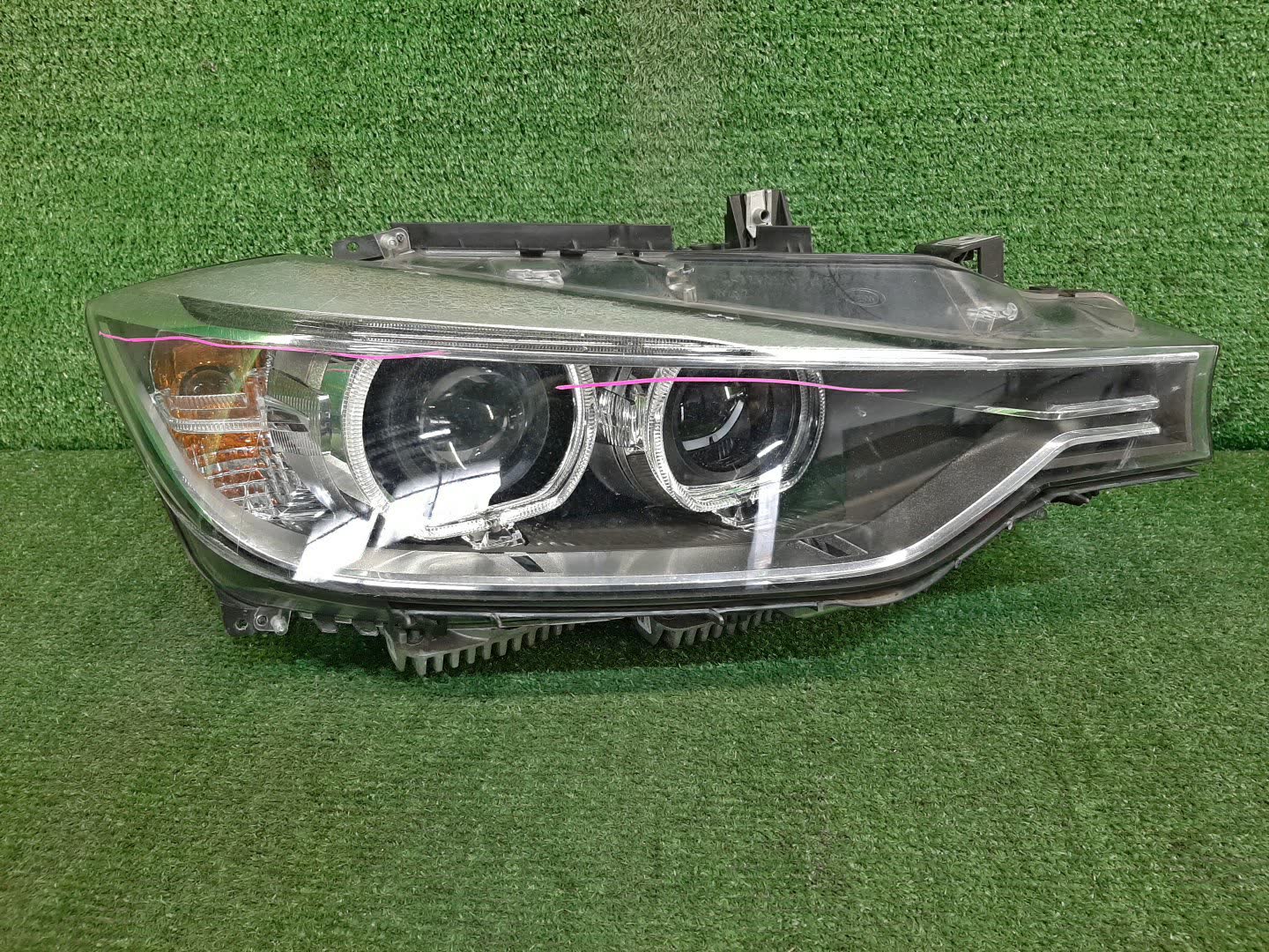 Фара правая передняя BMW 320d, 335i, 318d, 325d, 330d, 335d, 316d, 3-Series, 328i, 320i, 316i F30, F31 1 ракурс