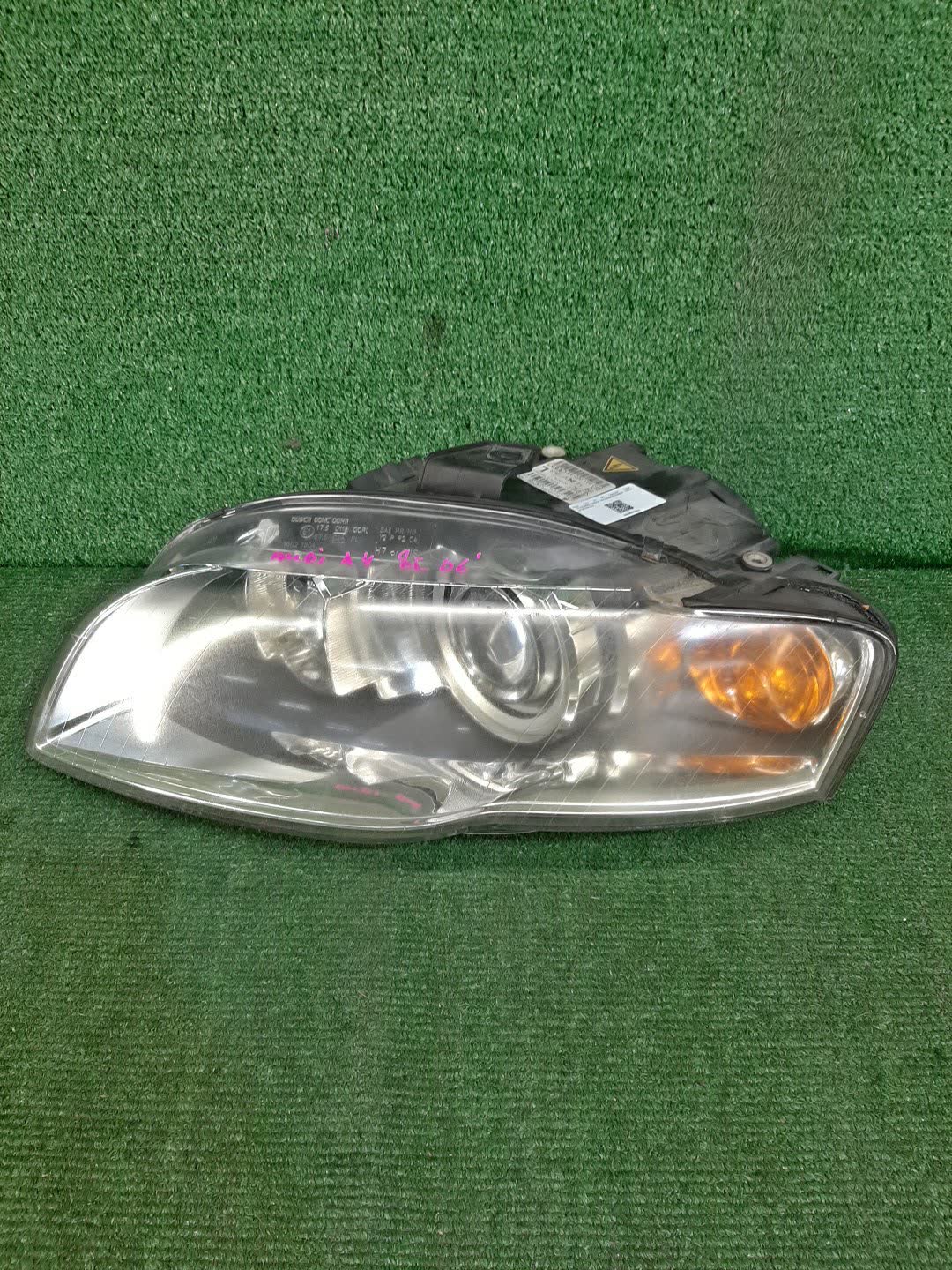 Фара левая передняя AUDI A4 8ED, 8E, 8HE, 8H7, 8E5, 8EC, B7, B6 8E0941003AT 1 ракурс