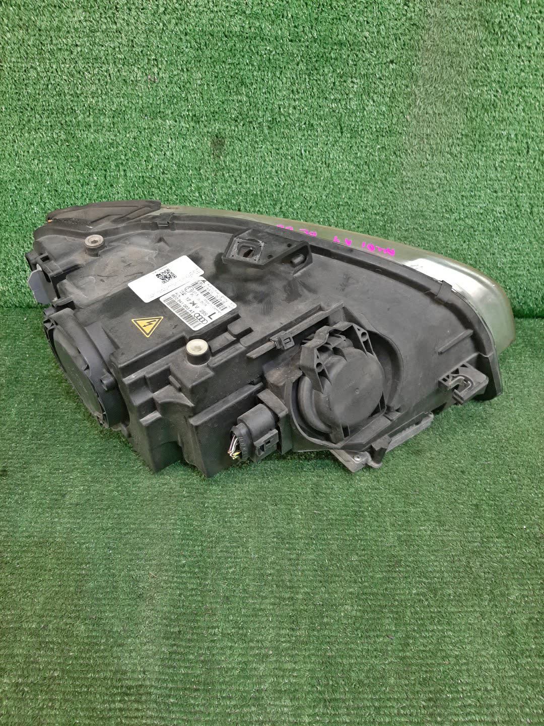 Фара левая передняя AUDI A4 8ED, 8E, 8HE, 8H7, 8E5, 8EC, B7, B6 8E0941003AT 2 ракурс