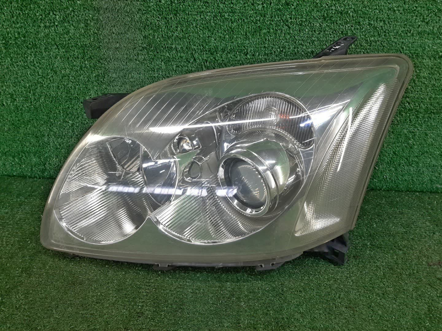 Фара левая передняя TOYOTA AVENSIS ZZT251, AZT250, AZT255, AZT251 1 ракурс