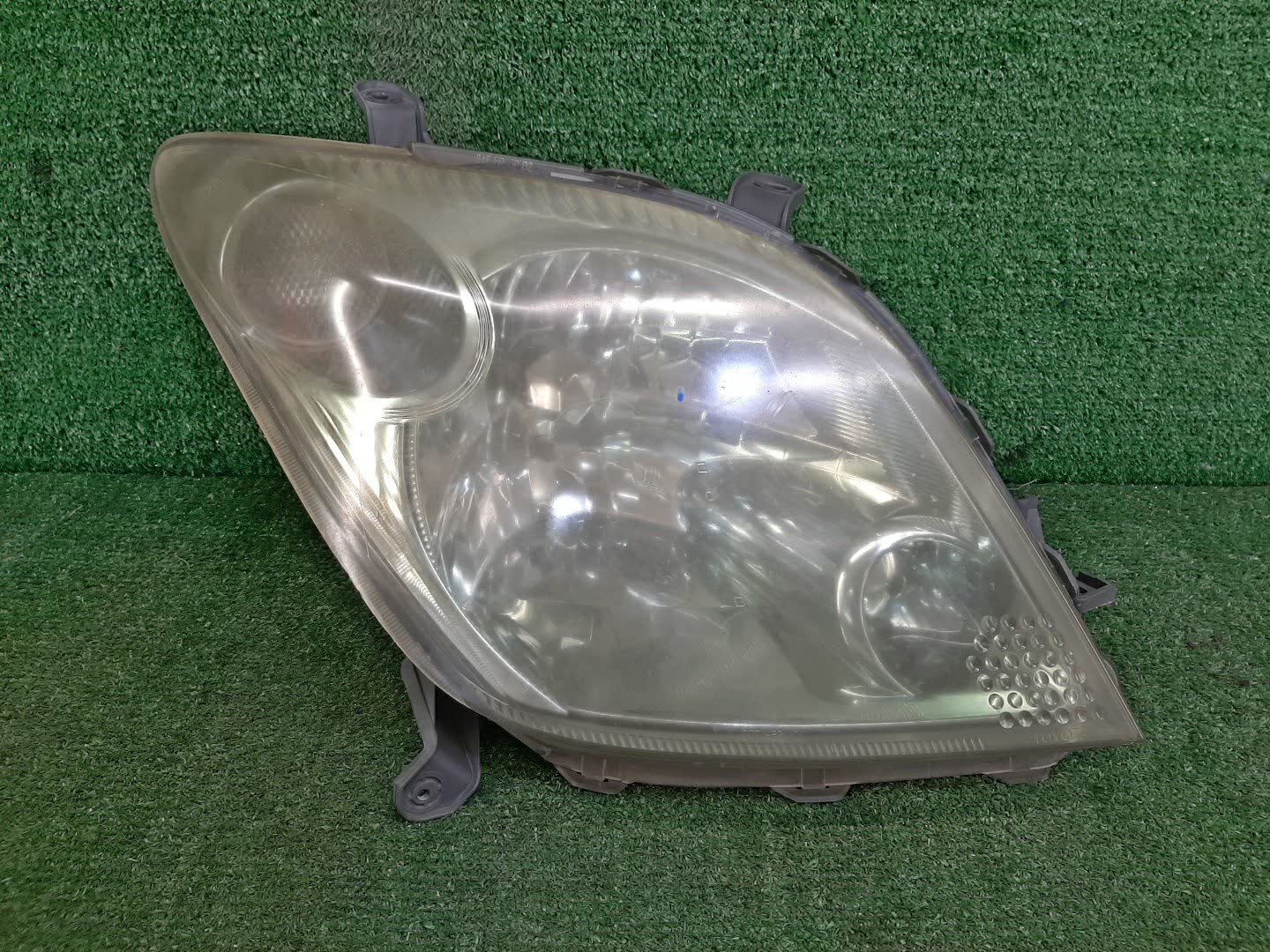 Фара правая передняя TOYOTA IST NCP60, NCP65, NCP61 1 ракурс