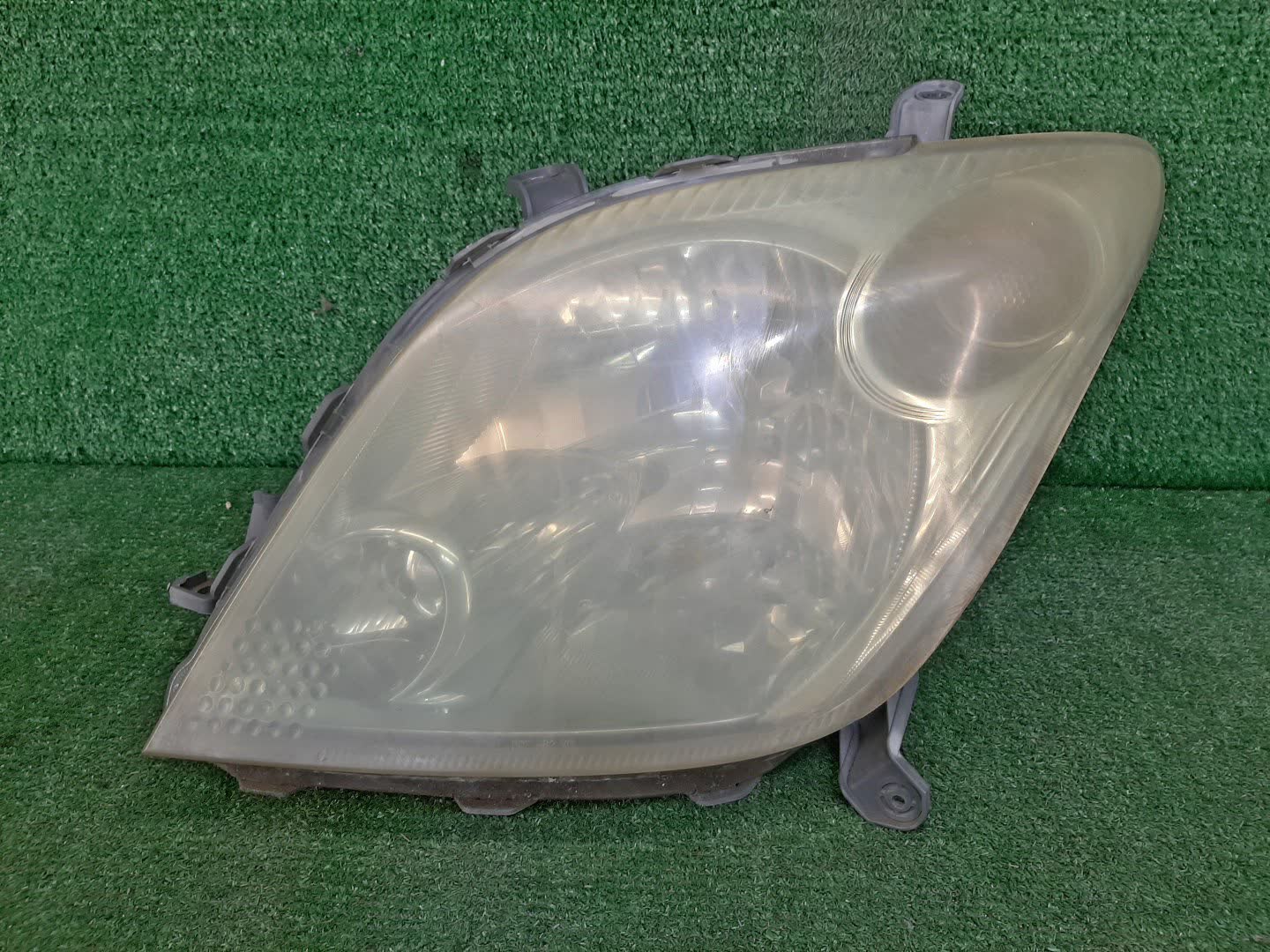 Фара левая передняя TOYOTA IST NCP60, NCP65, NCP61 1 ракурс