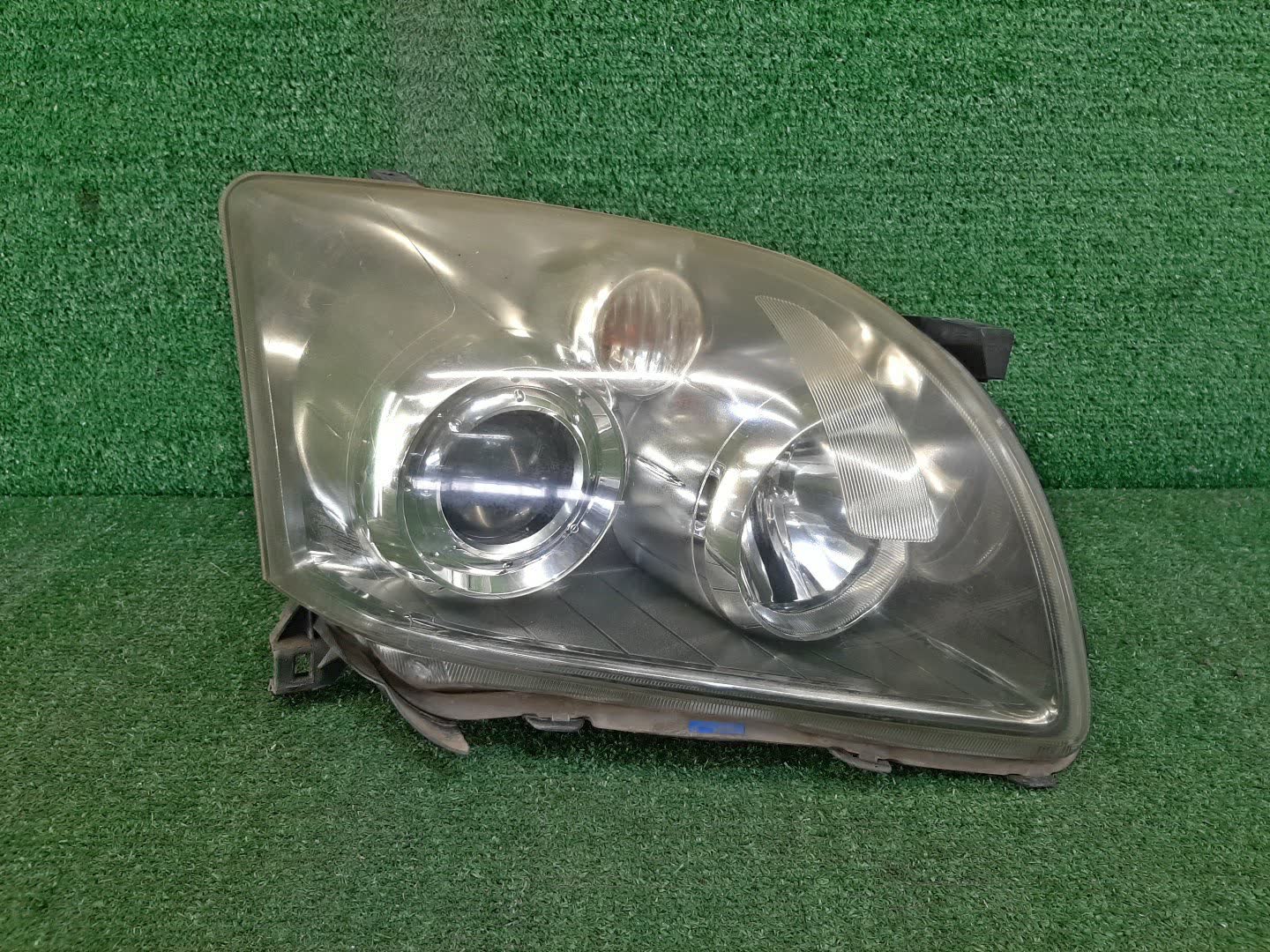 Фара правая передняя TOYOTA AVENSIS ZZT251, AZT250, AZT255, AZT251 1 ракурс