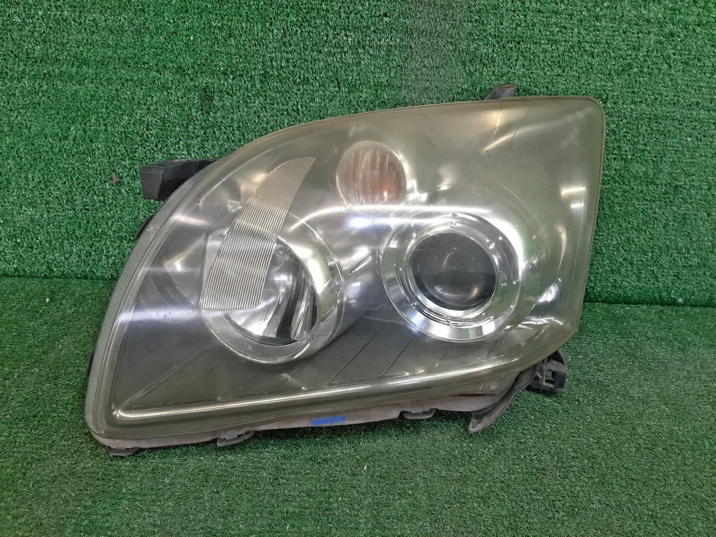 Фара левая передняя TOYOTA AVENSIS ZZT251, AZT250, AZT255, AZT251 1 ракурс
