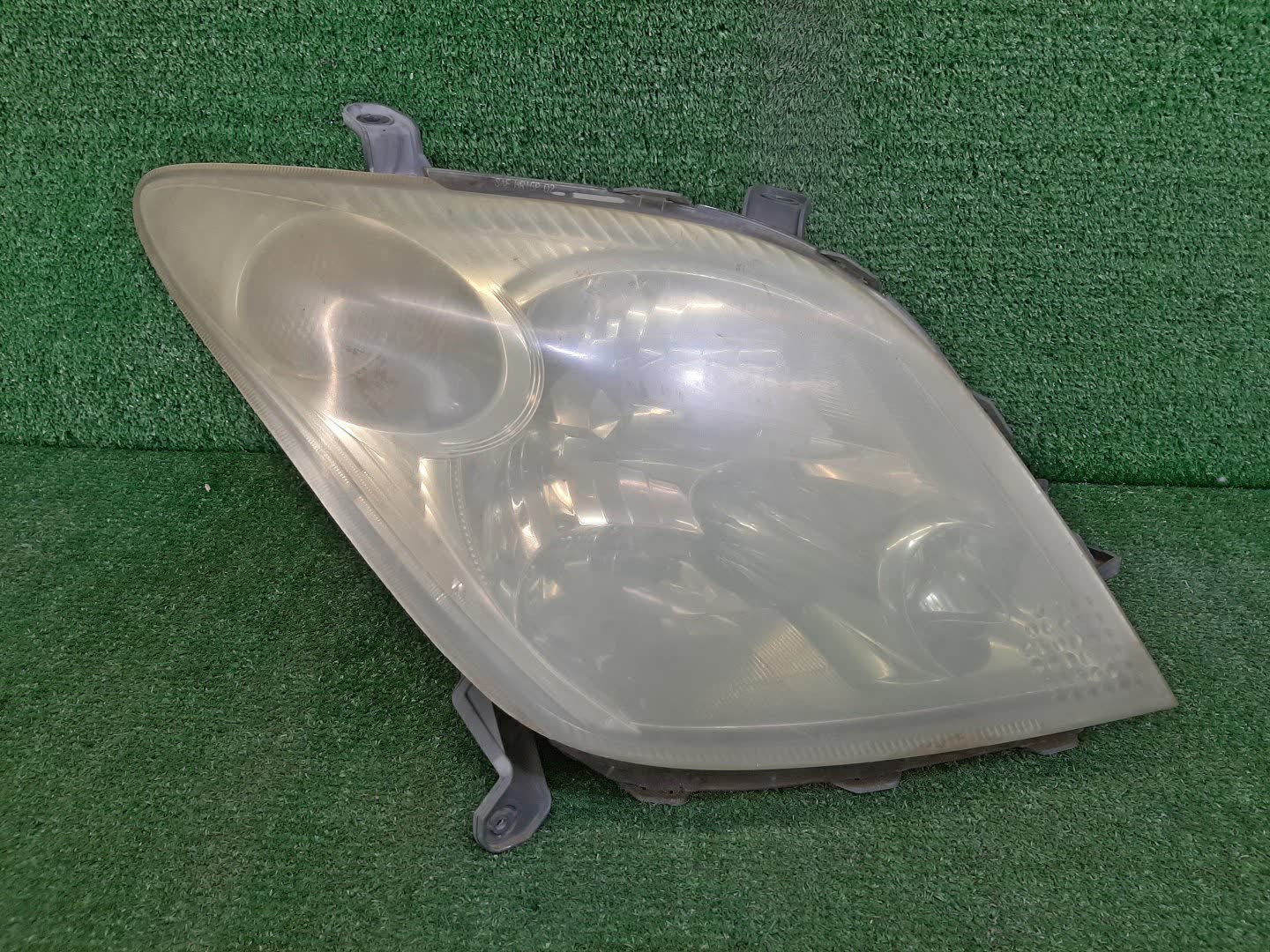 Фара правая передняя TOYOTA IST NCP60, NCP65, NCP61 1 ракурс