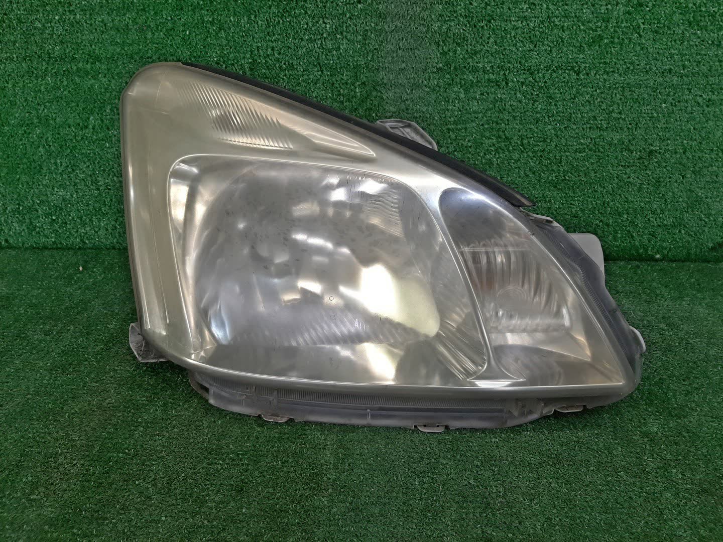 Фара правая передняя TOYOTA PREMIO ZZT240, NZT240, AZT240, ZZT245 1 ракурс