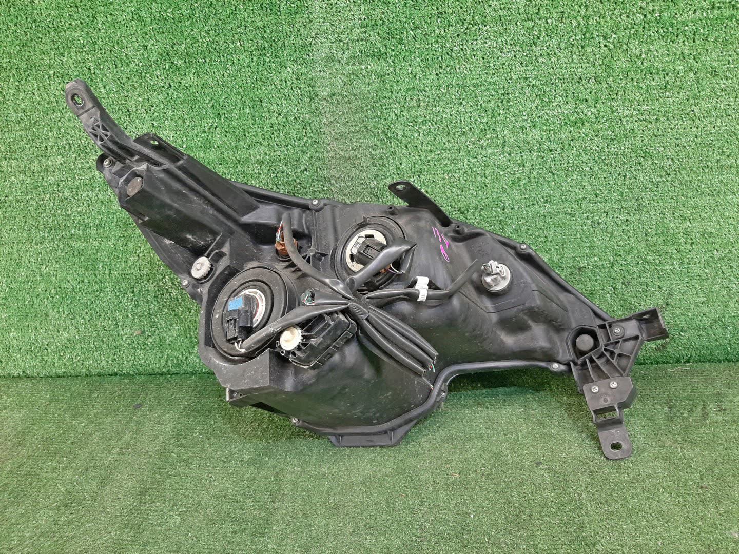 Фара левая передняя TOYOTA SPADE NCP141, NSP140, NSP141, NCP145 3 ракурс