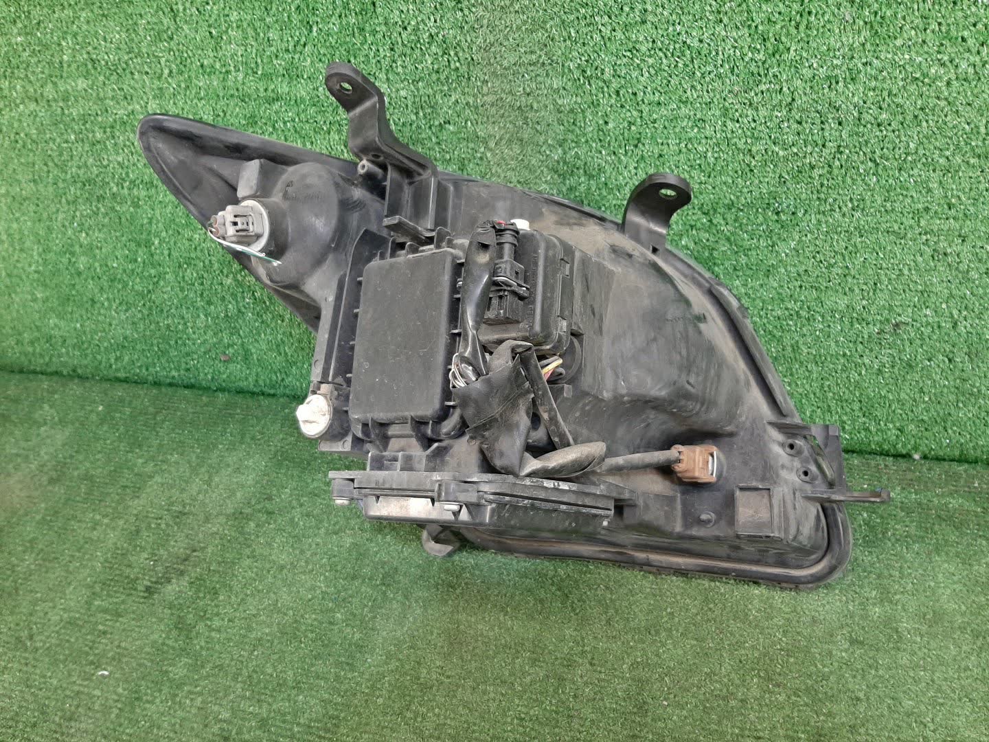 Фара левая передняя TOYOTA IST NCP60, NCP65, NCP61 4 ракурс
