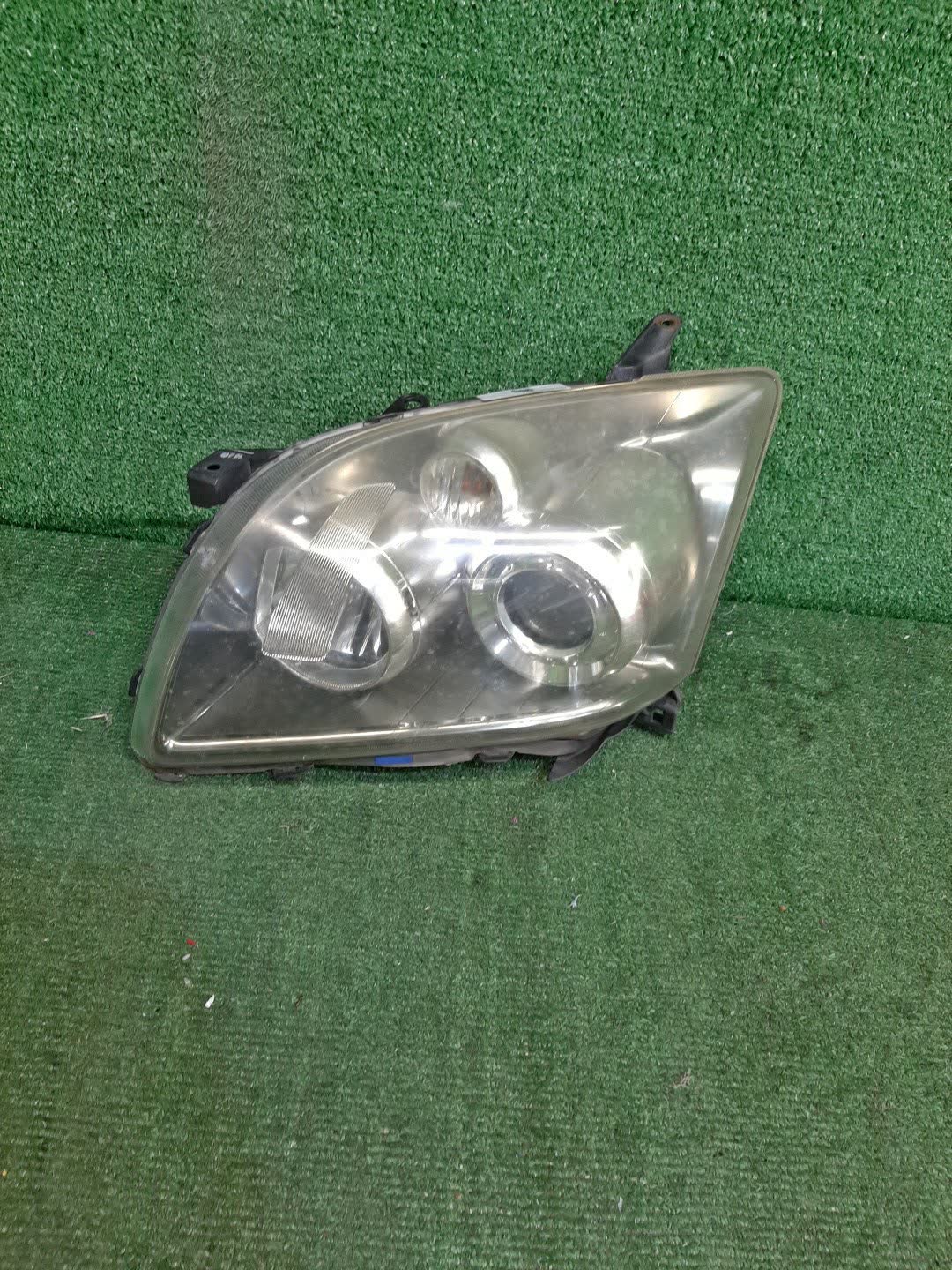 Фара левая передняя TOYOTA AVENSIS ZZT251, AZT250, AZT255, AZT251 1 ракурс
