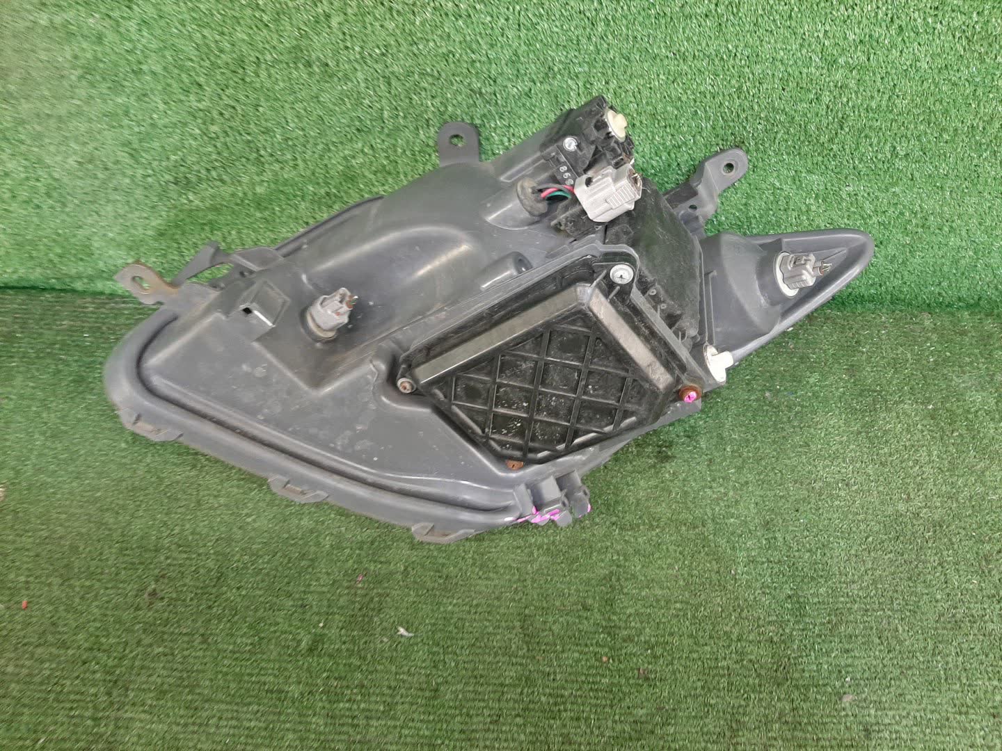 Фара правая передняя TOYOTA IST NCP60, NCP65, NCP61 3 ракурс