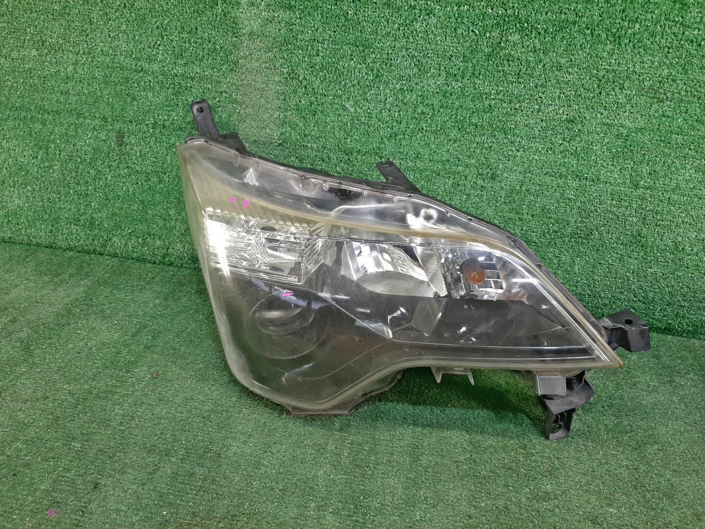 Фара правая передняя TOYOTA SPADE NCP141, NSP140, NSP141, NCP145 1 ракурс