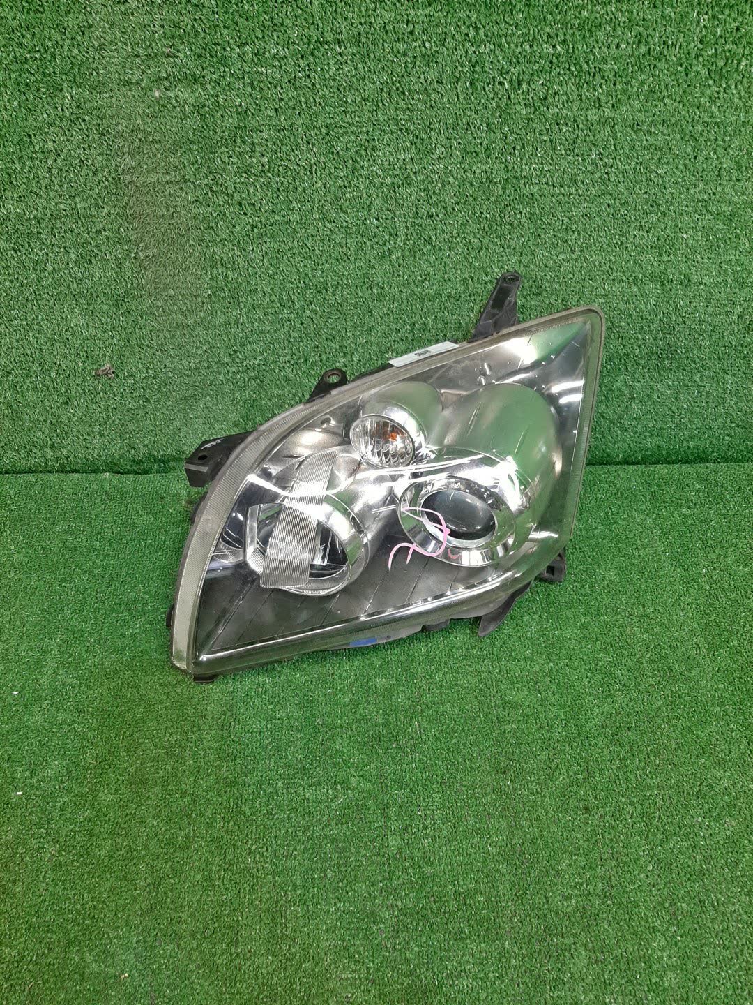 Фара левая передняя TOYOTA AVENSIS ZZT251, AZT250, AZT255, AZT251 1 ракурс