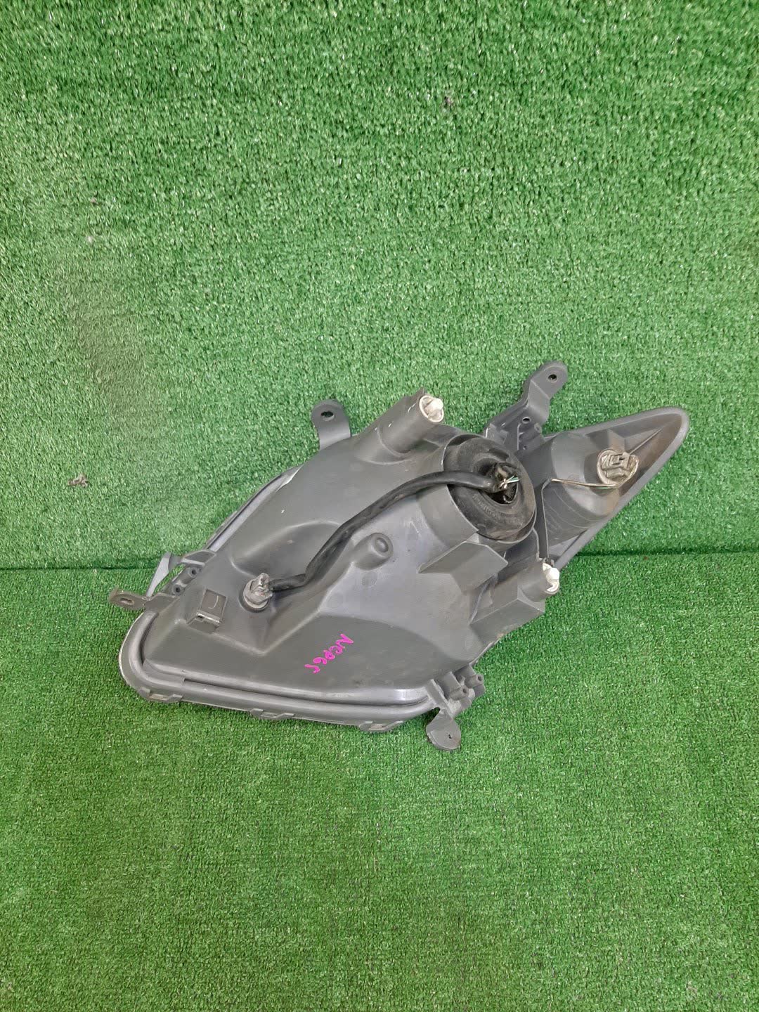 Фара правая передняя TOYOTA IST NCP60, NCP65, NCP61 3 ракурс