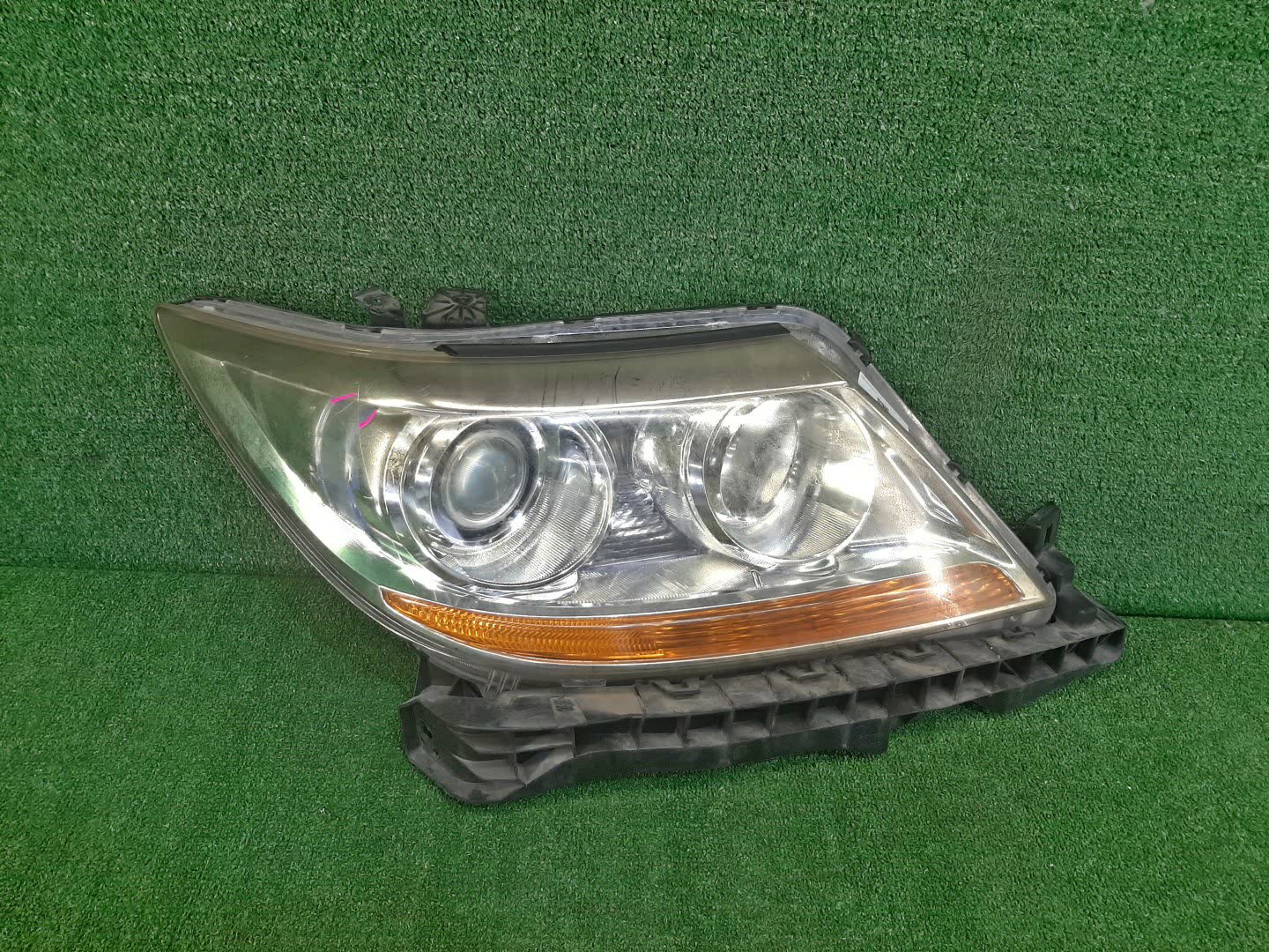 Фара правая передняя HONDA ELYSION RR1, RR2, RR3 1 ракурс