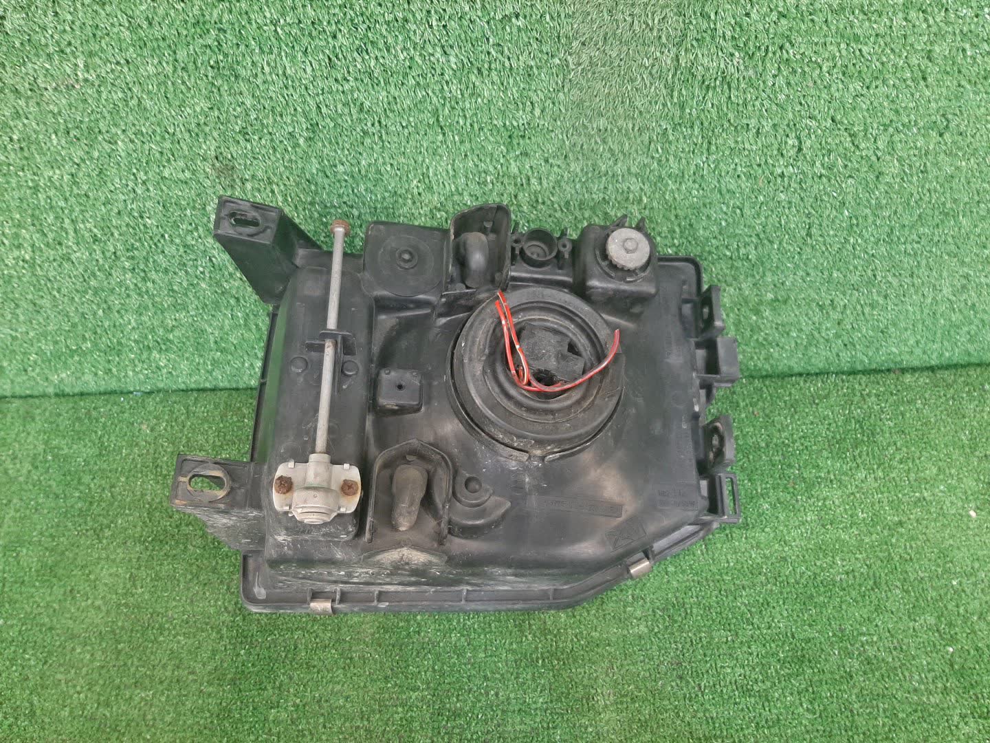 Фара правая передняя MITSUBISHI PAJERO V25W, V44W, V26W, V24W, V43W, V45W, V46W, V21W, V23W, V47W, V33V, V36W, V34V, V31V, V31W, V36V 3 ракурс