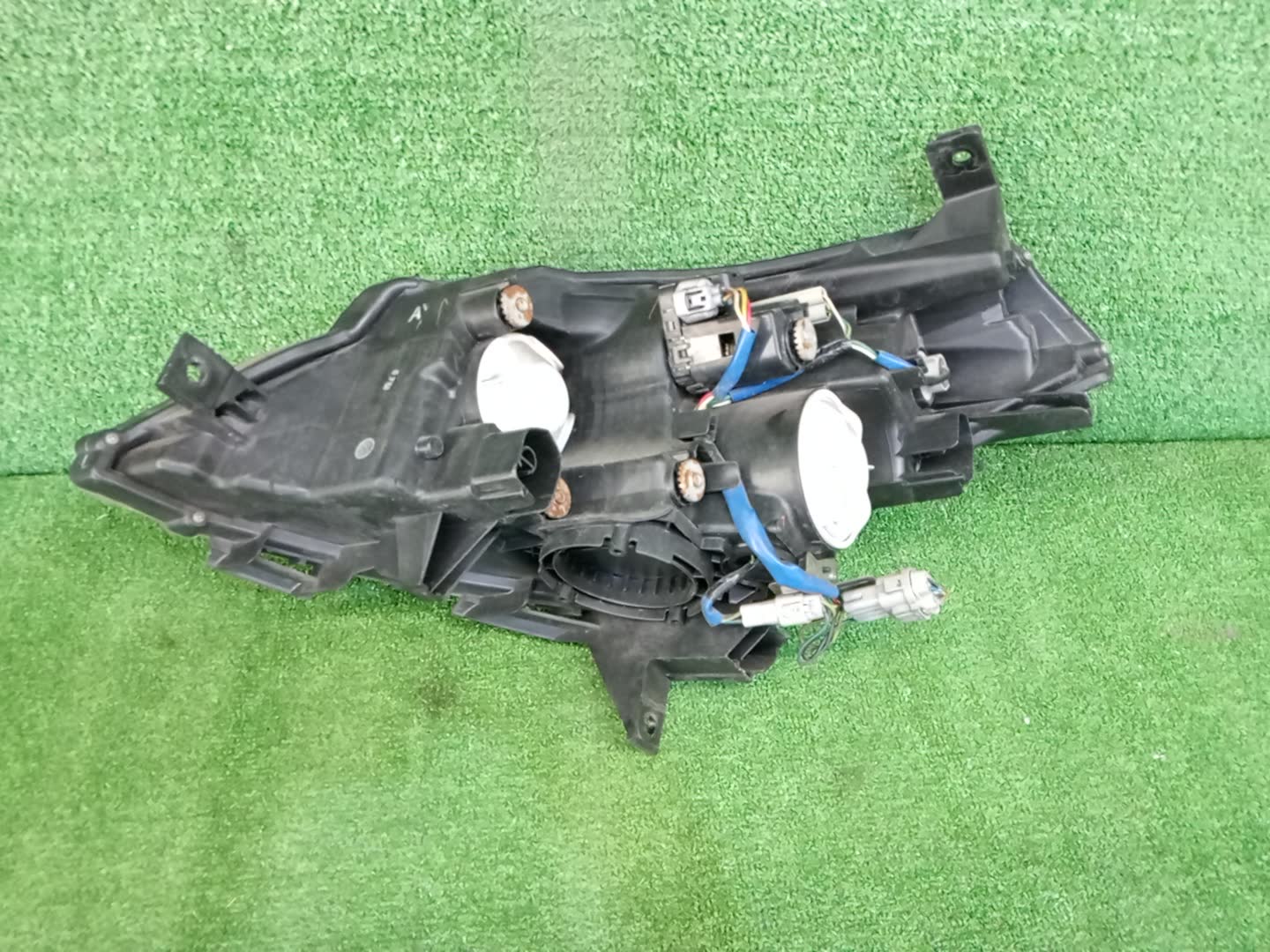 Фара правая передняя NISSAN PRESAGE TU31 2 ракурс