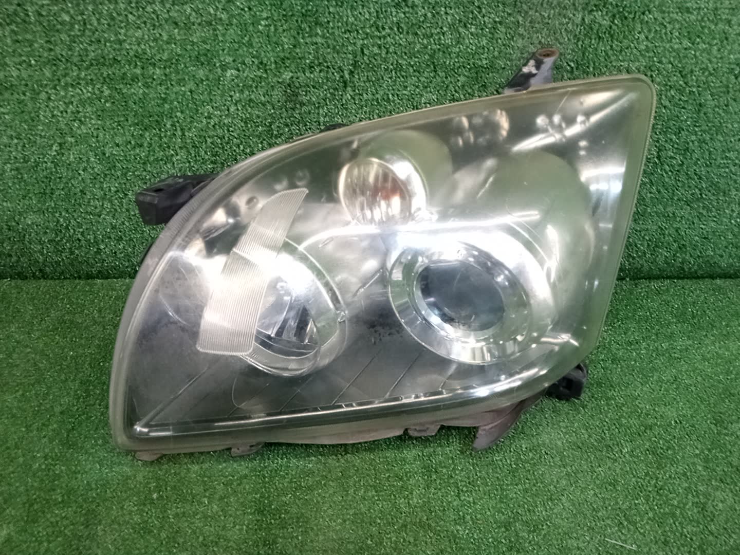 Фара левая передняя TOYOTA AVENSIS ZZT251, AZT250, AZT255, AZT251 1 ракурс