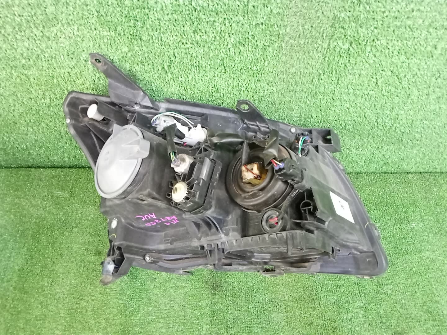 Фара левая передняя TOYOTA AVENSIS ZZT251, AZT250, AZT255, AZT251 3 ракурс