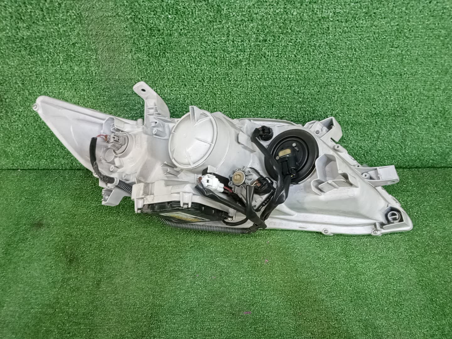 Фара левая передняя TOYOTA CAMRY, ALTIS AHV40, GSV40, ACV40, ACV45, ACV40N, ACV45N 3 ракурс