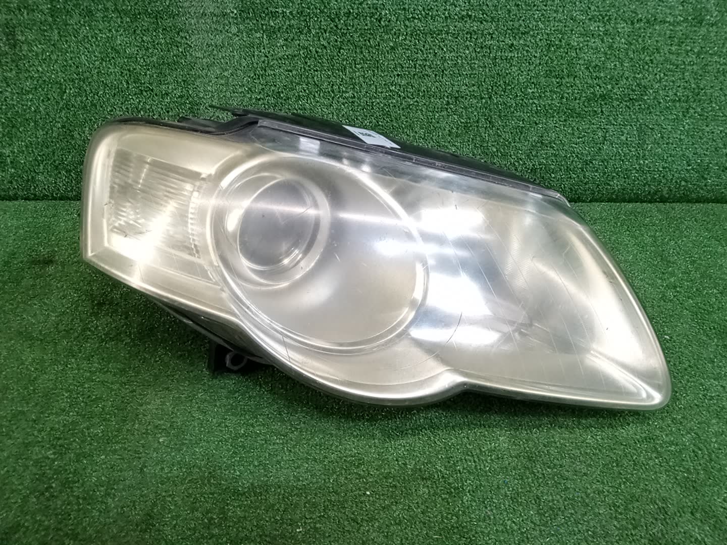 Фара правая передняя VOLKSWAGEN PASSAT 3C2, B6, 3C5 1 ракурс