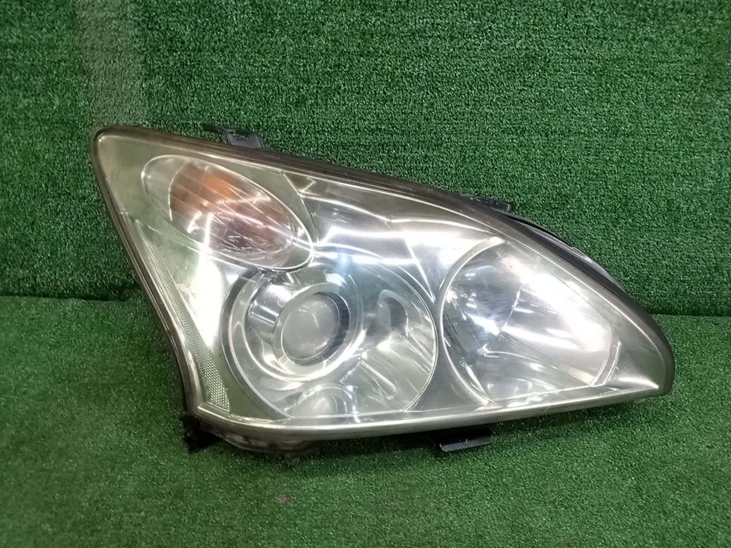 Фара правая передняя TOYOTA HARRIER GSU36W, MCU35W, ACU30W, MCU30W, MCU36W, GSU30W, MCU31W, GSU31W, GSU35W, ACU35W, MHU38W 1 ракурс