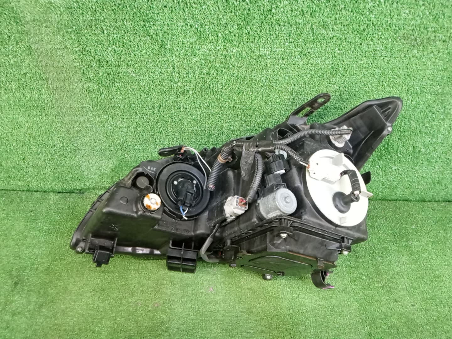 Фара правая передняя TOYOTA HARRIER GSU36W, MCU35W, ACU30W, MCU30W, MCU36W, GSU30W, MCU31W, GSU31W, GSU35W, ACU35W, MHU38W 3 ракурс