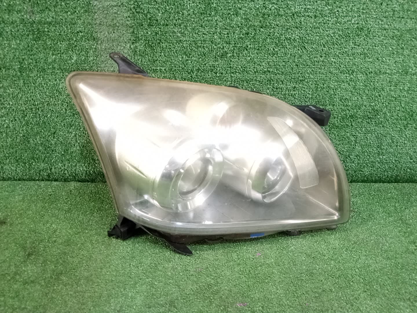 Фара правая передняя TOYOTA AVENSIS ZZT251, AZT250, AZT255, AZT251 1 ракурс