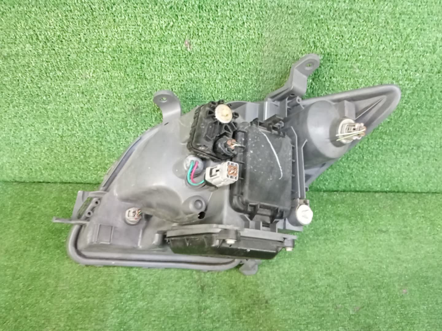 Фара правая передняя TOYOTA IST NCP60, NCP65, NCP61 3 ракурс