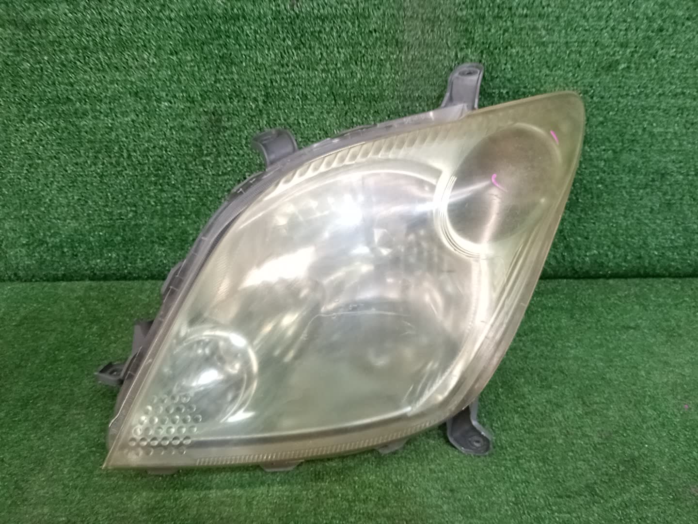 Фара левая передняя TOYOTA IST NCP60, NCP65, NCP61 1 ракурс