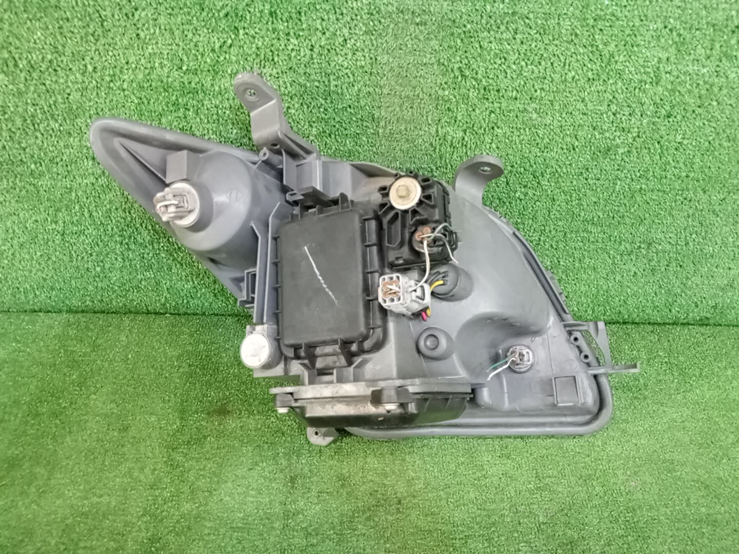 Фара левая передняя TOYOTA IST NCP60, NCP65, NCP61 3 ракурс