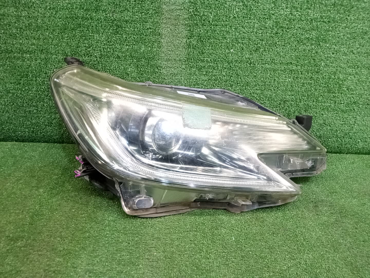Фара правая передняя TOYOTA MARK X GRX130, GRX133, GRX135 1 ракурс Фара правая передняя TOYOTA MARK X GRX130, GRX133, GRX135 1 ракурс