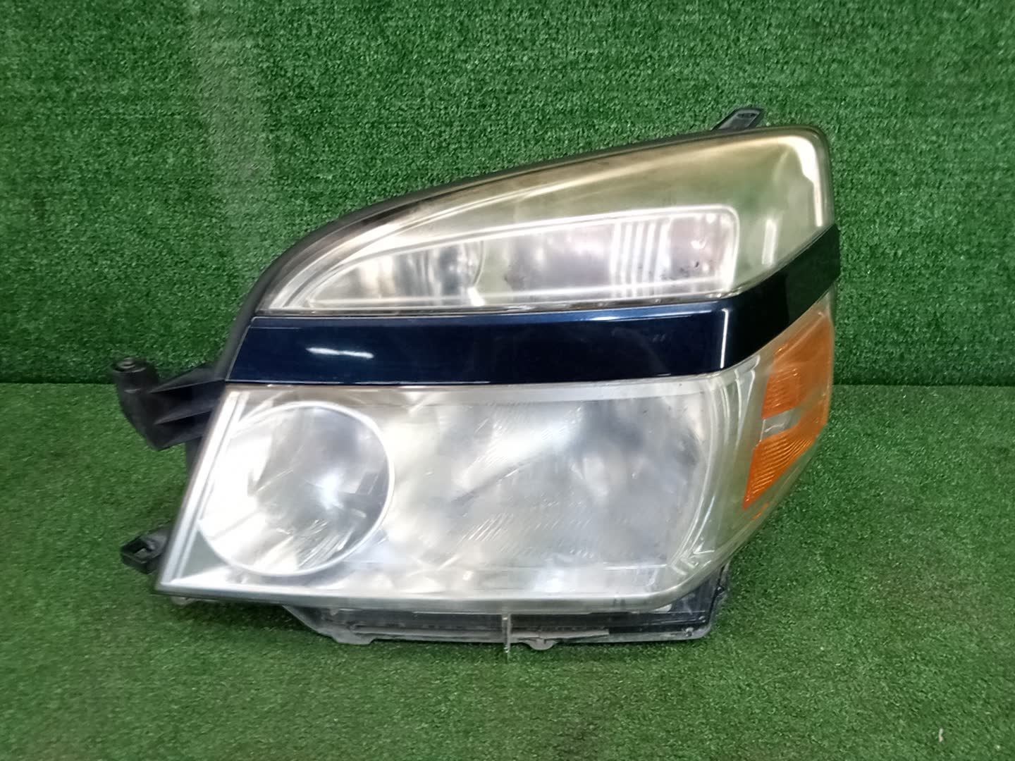 Фара левая передняя TOYOTA VOXY AZR60G, AZR65G 1 ракурс Фара левая передняя TOYOTA VOXY AZR60G, AZR65G 1 ракурс