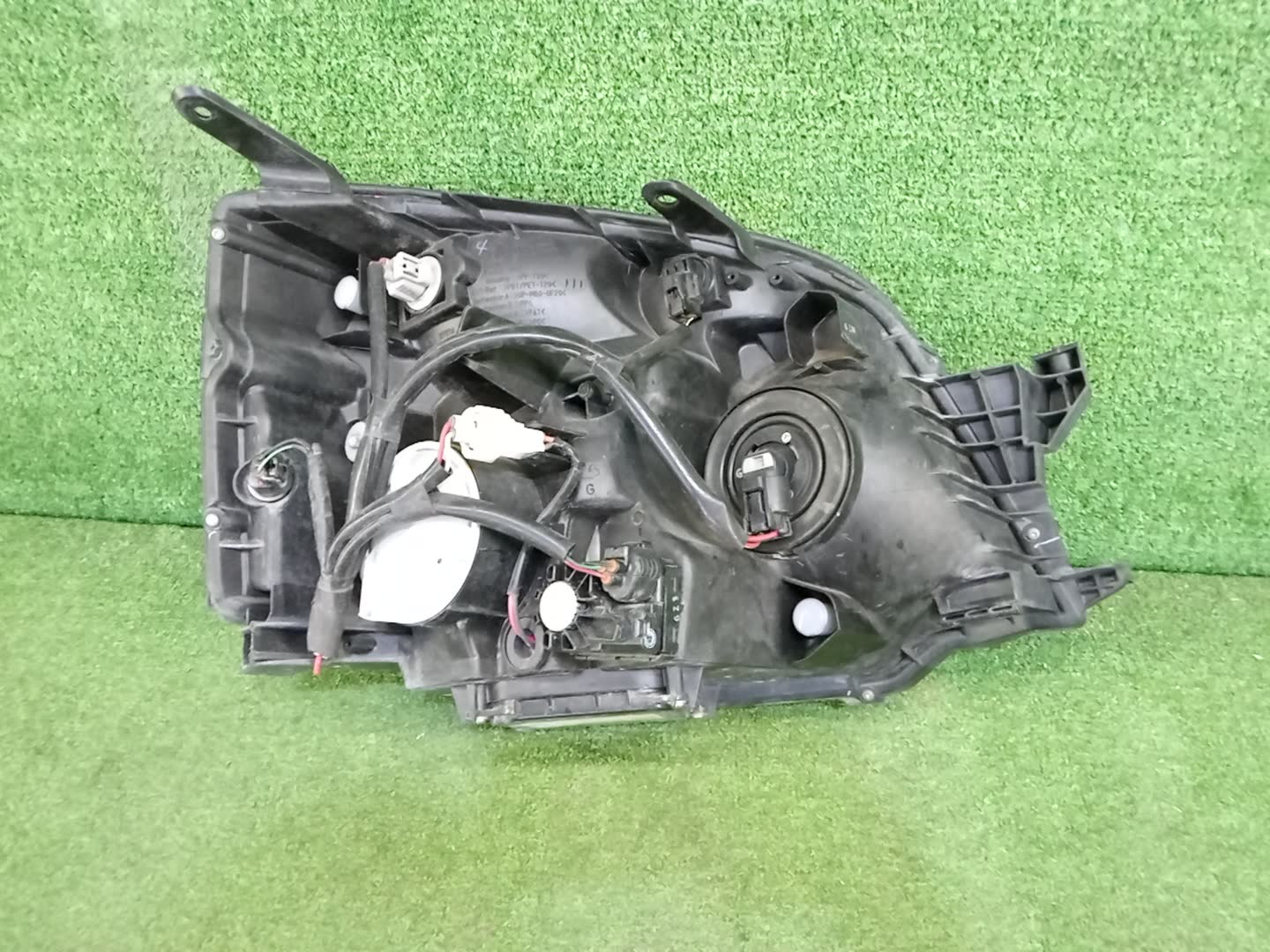 Фара левая передняя TOYOTA VOXY AZR60G, AZR65G 2 ракурс